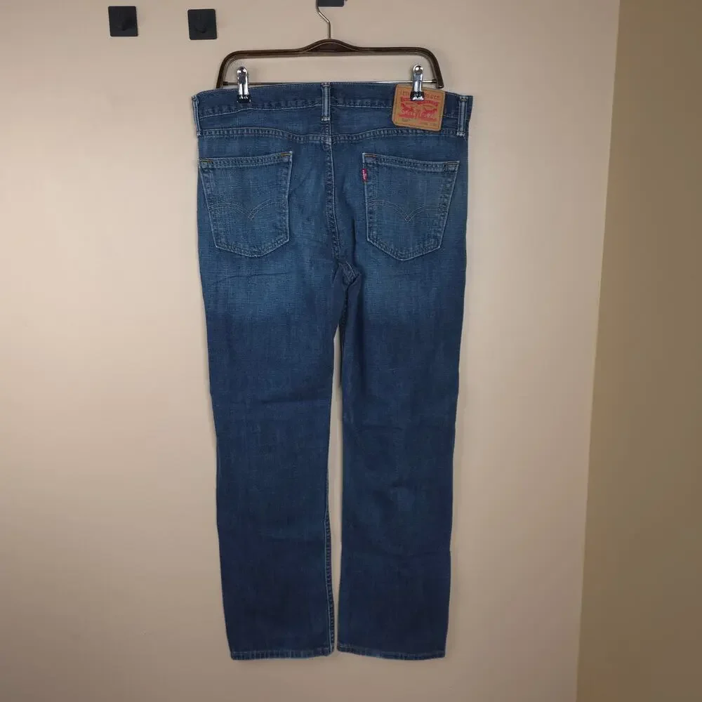 Levi's Men's 514 Slim Straight Leg Jean in Medium Wash Size 34x30